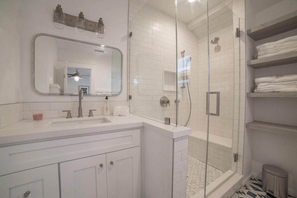 Renovated Venice Craftsman - Prime Location! Holiday home Los Angeles